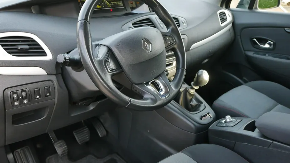RENAULT Scenic -
