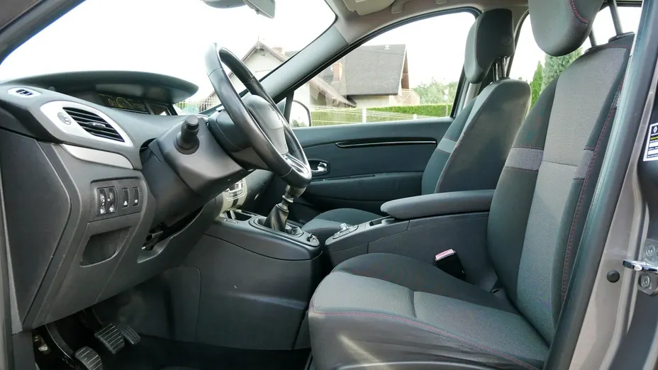 RENAULT Scenic -
