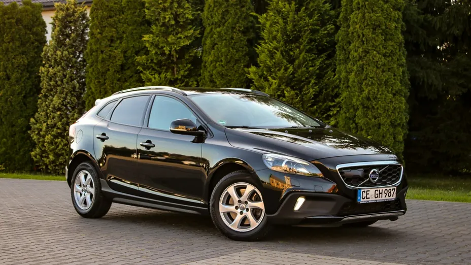 VOLVO V40 Cross Country -