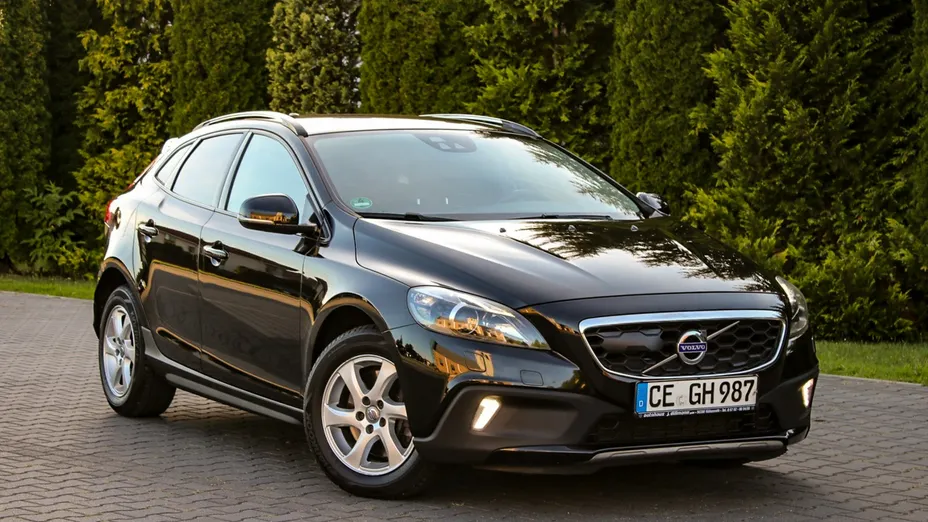 VOLVO V40 Cross Country -