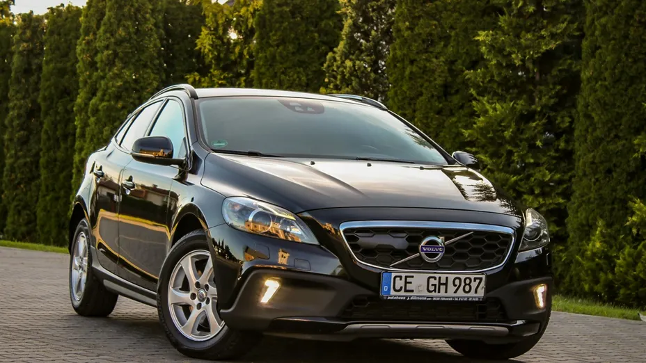 VOLVO V40 Cross Country -