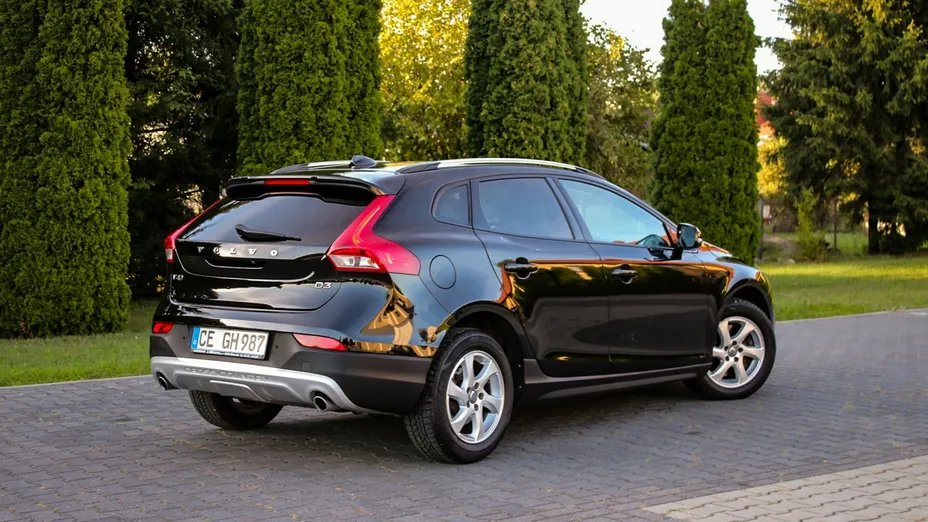 VOLVO V40 Cross Country -