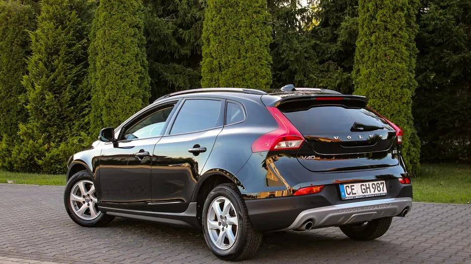 VOLVO V40 Cross Country -