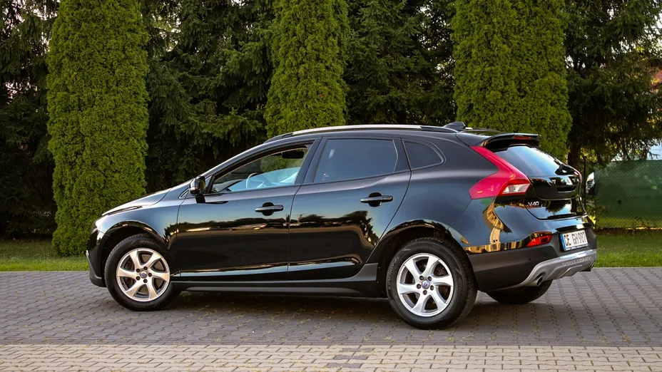 VOLVO V40 Cross Country -