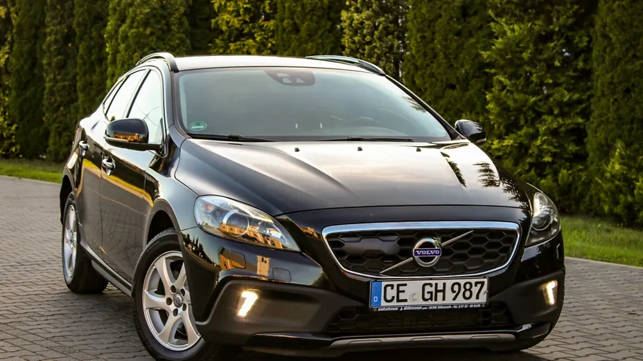VOLVO V40 Cross Country -