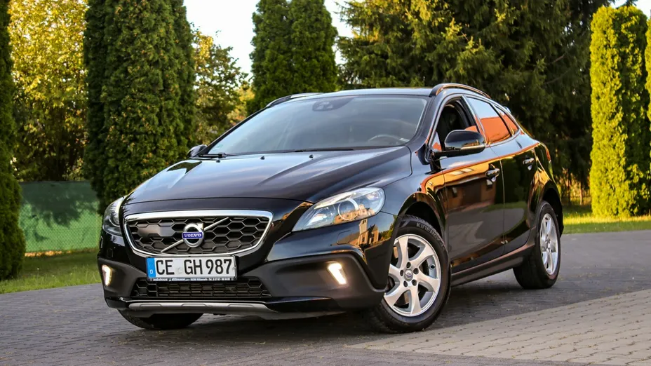 VOLVO V40 Cross Country -