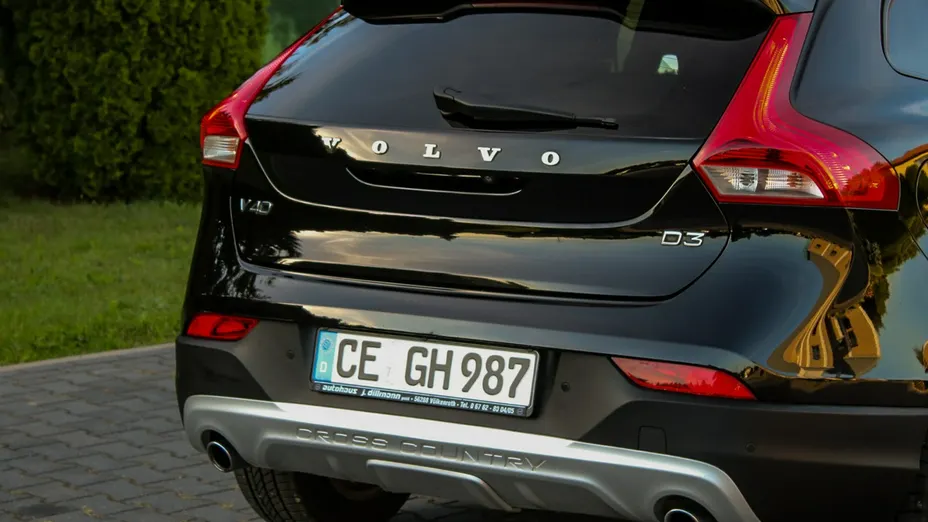 VOLVO V40 Cross Country -