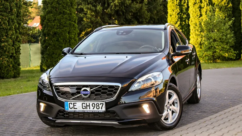 VOLVO V40 Cross Country -