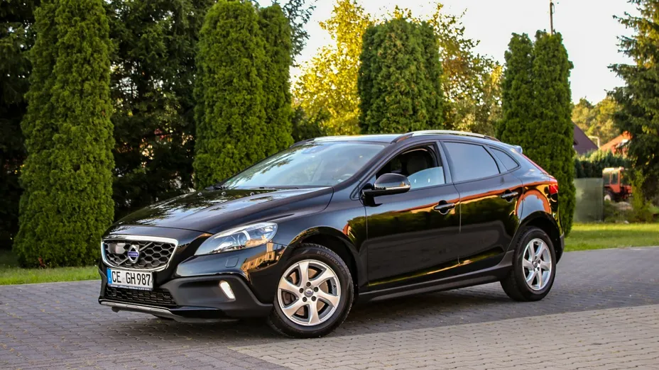 VOLVO V40 Cross Country -