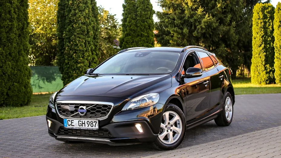 VOLVO V40 Cross Country -
