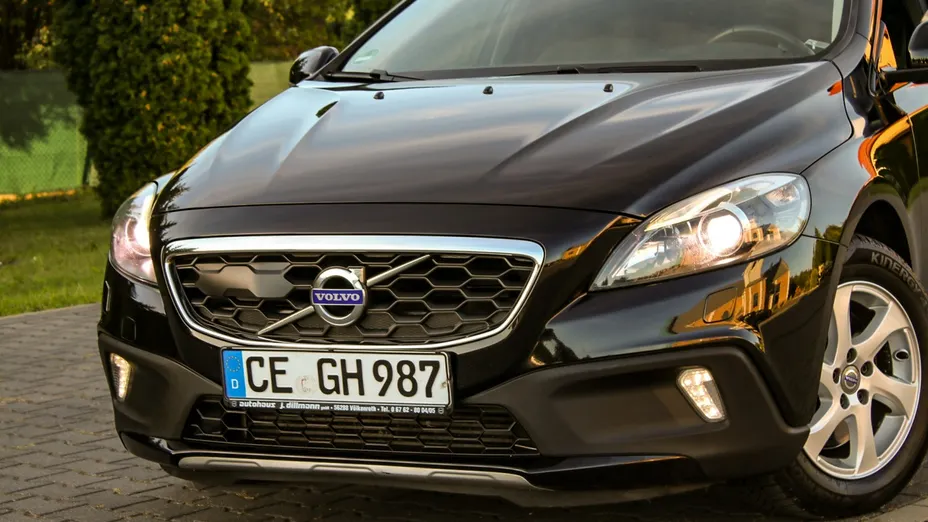 VOLVO V40 Cross Country -