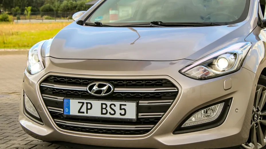 HYUNDAI i30 -