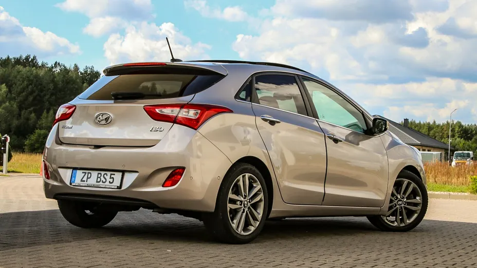 HYUNDAI i30 -