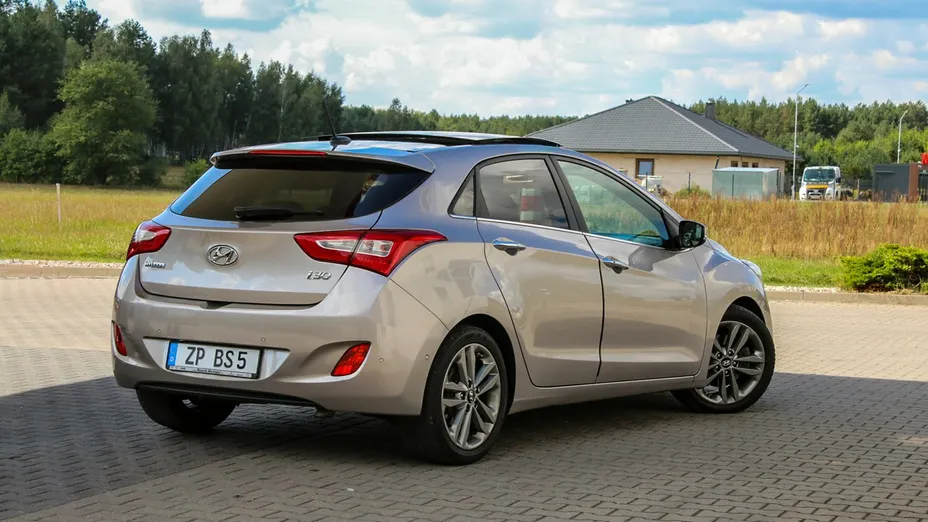 HYUNDAI i30 -