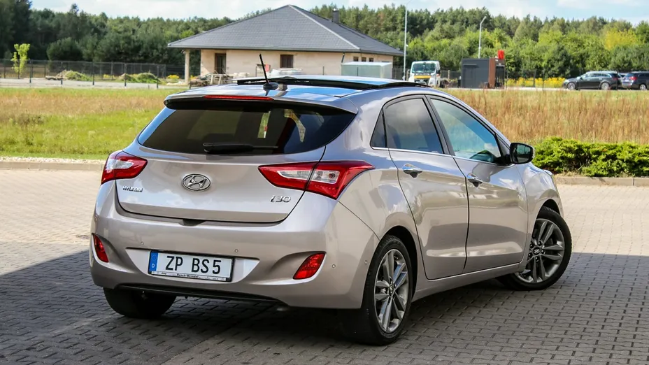 HYUNDAI i30 -