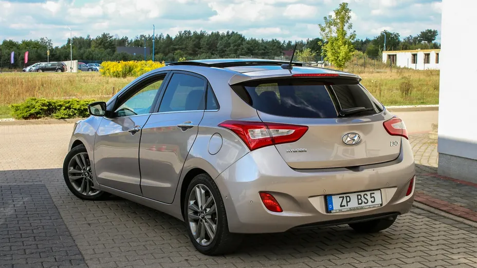 HYUNDAI i30 -