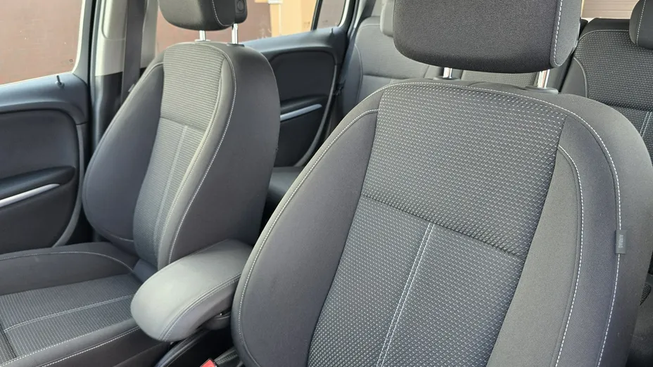 OPEL Zafira -