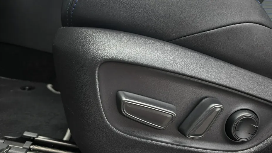 TOYOTA RAV4 -
