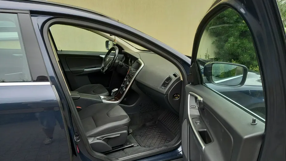 VOLVO XC60 -