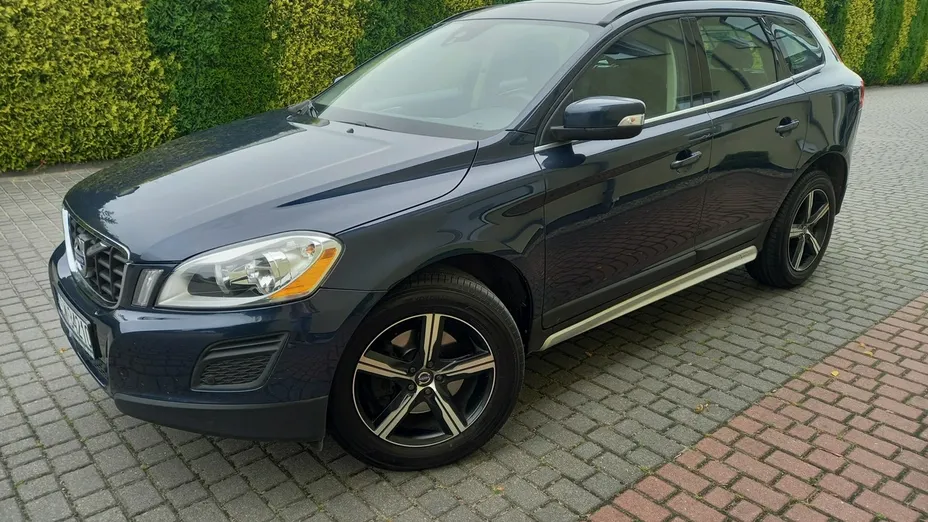 VOLVO XC60 -