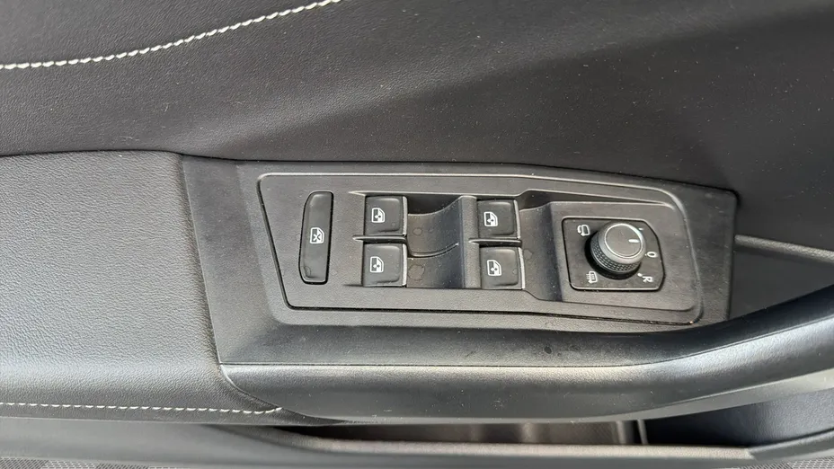 VOLKSWAGEN T-ROC -