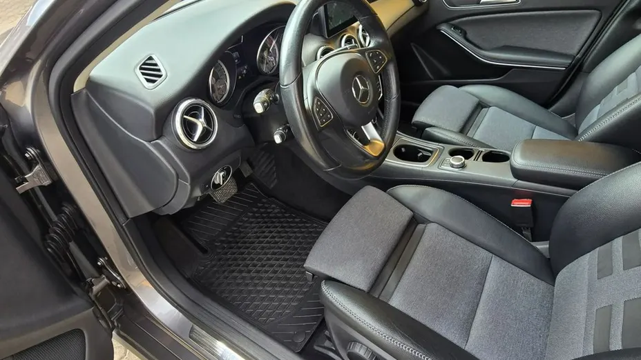 MERCEDES-BENZ GLA -
