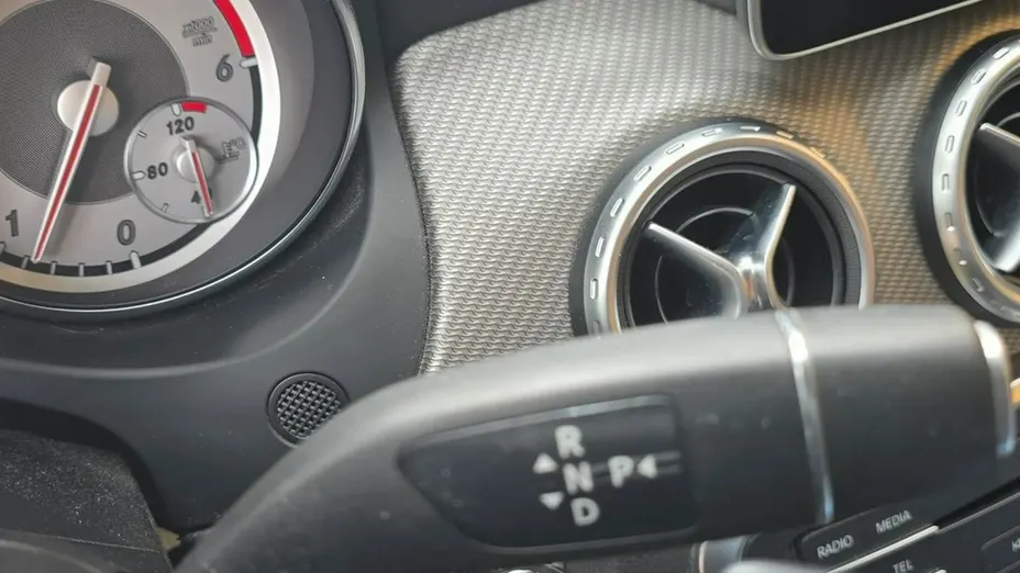 MERCEDES-BENZ GLA -