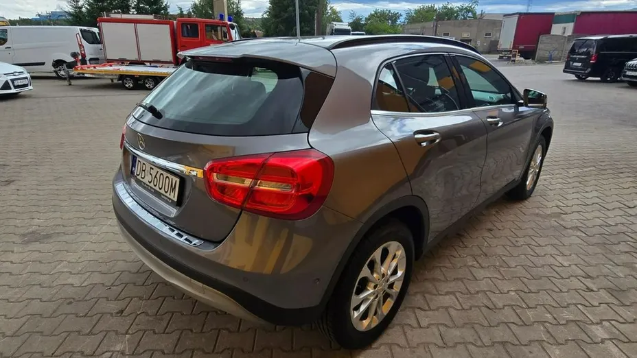 MERCEDES-BENZ GLA -