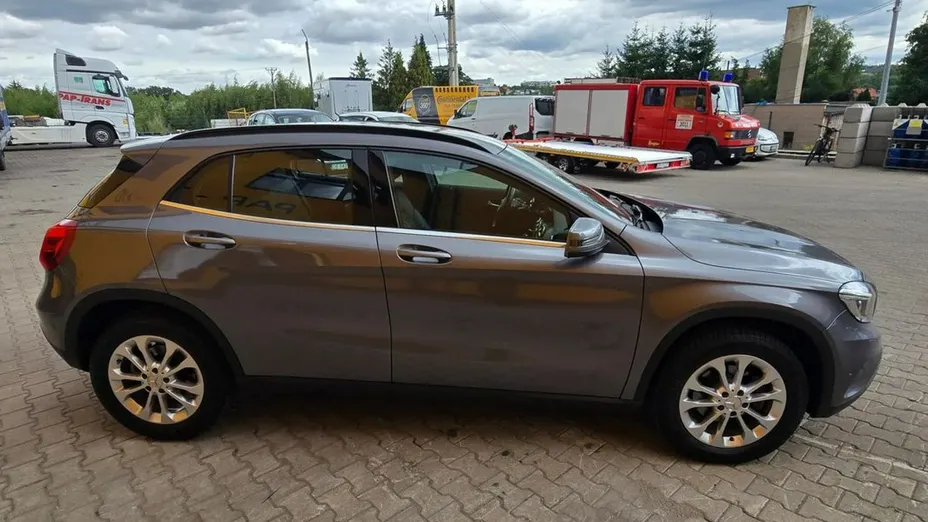 MERCEDES-BENZ GLA -
