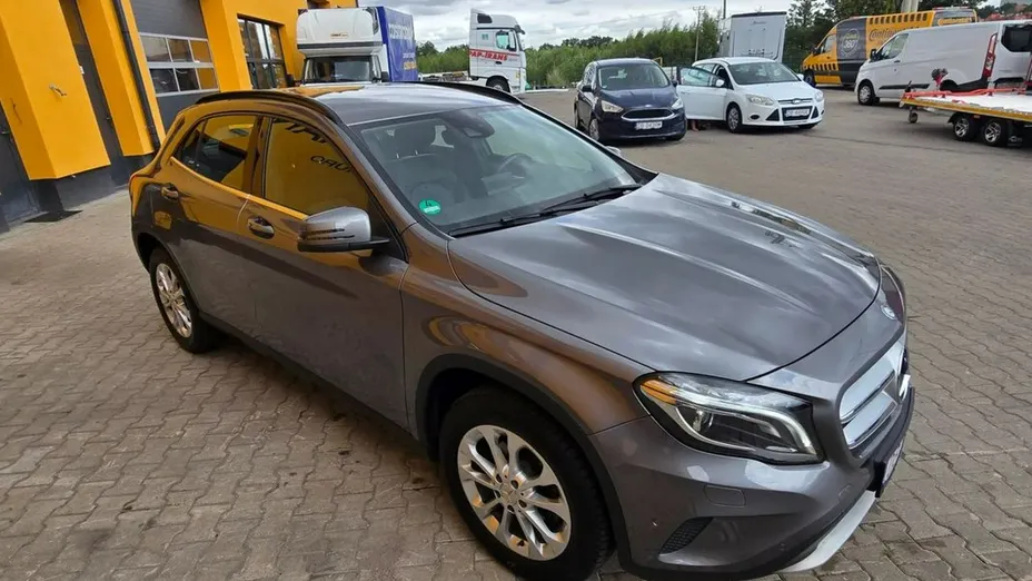 MERCEDES-BENZ GLA -