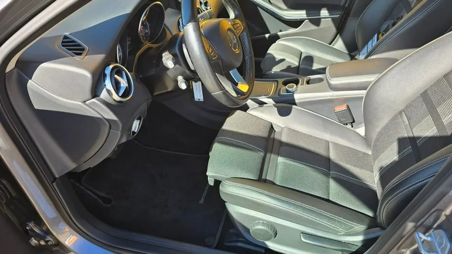 MERCEDES-BENZ GLA -