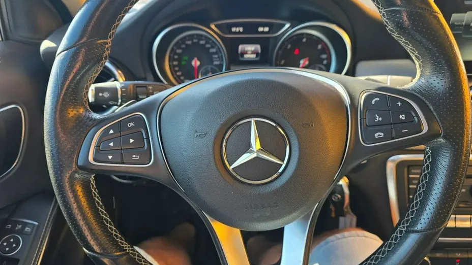 MERCEDES-BENZ GLA -