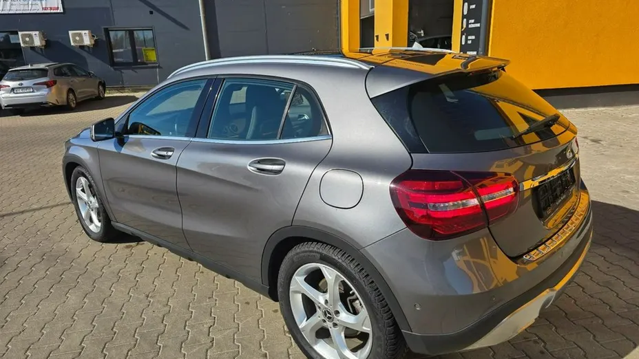 MERCEDES-BENZ GLA -
