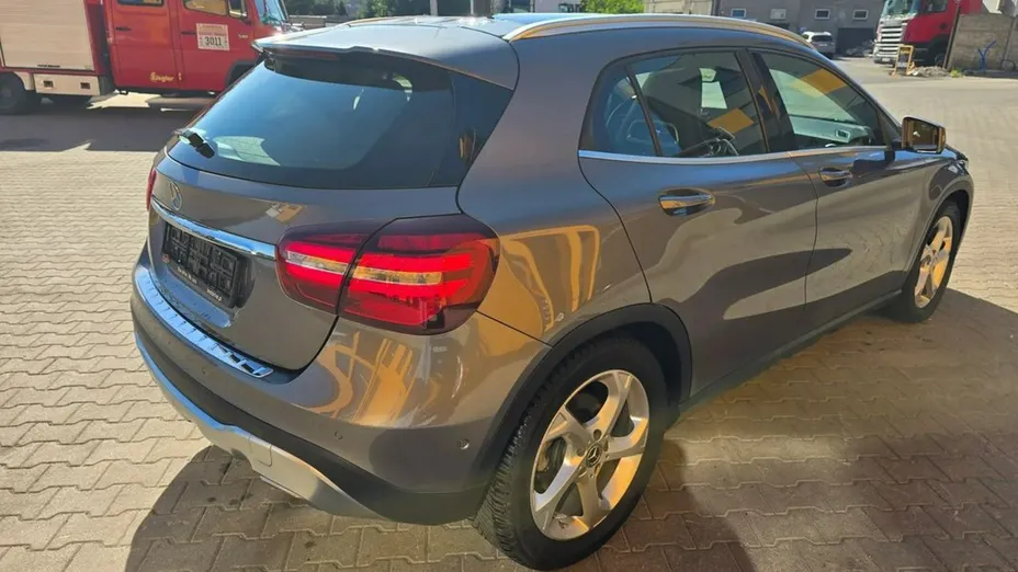 MERCEDES-BENZ GLA -