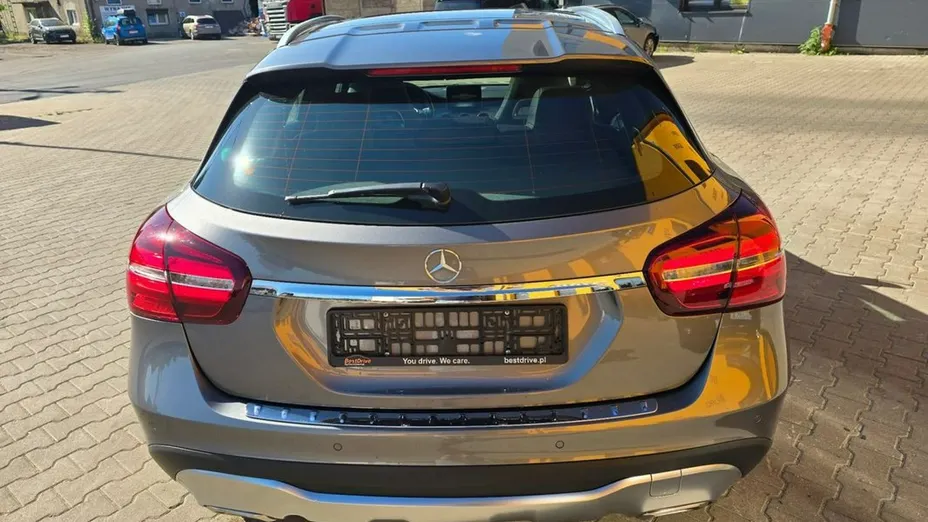 MERCEDES-BENZ GLA -