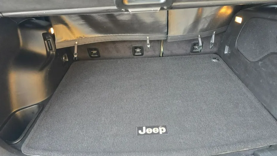 JEEP Cherokee -