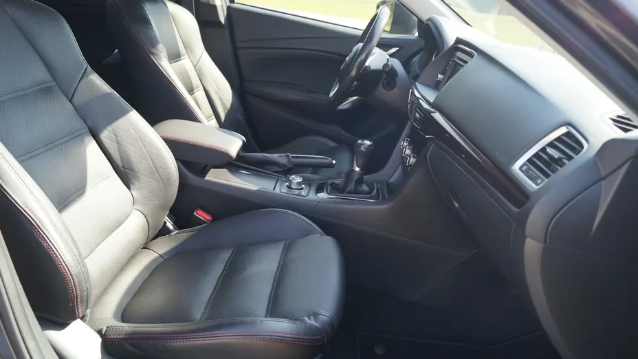 MAZDA 6 -