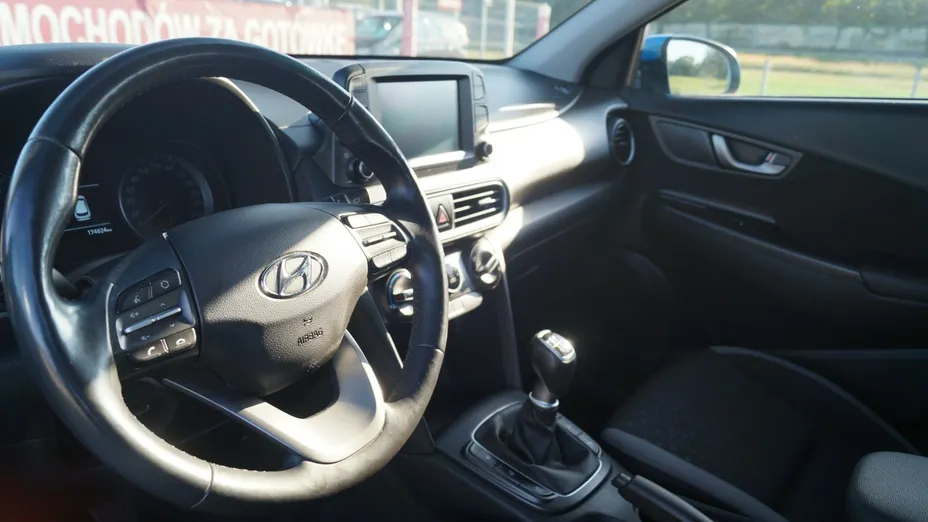 HYUNDAI Kona -