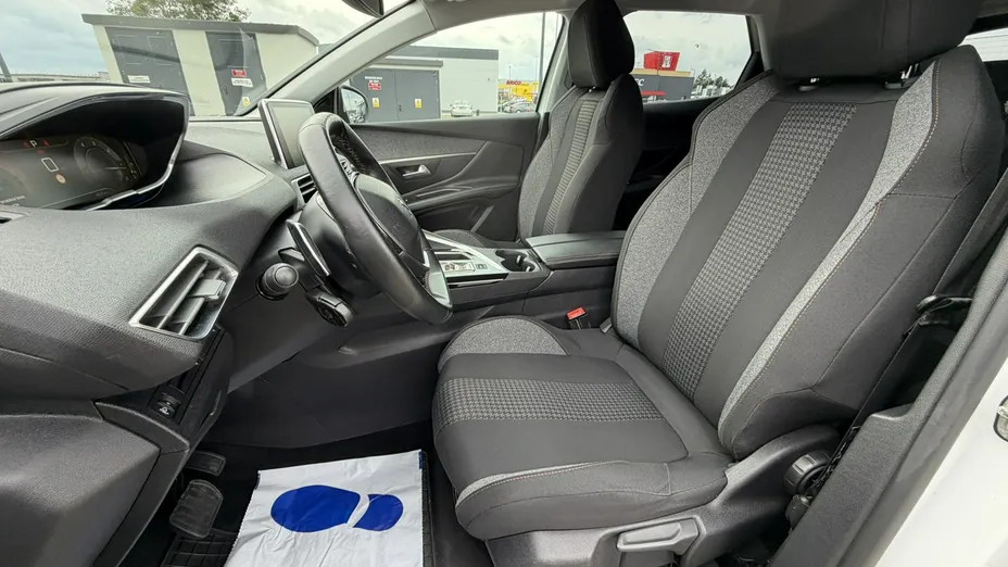 PEUGEOT 3008 -