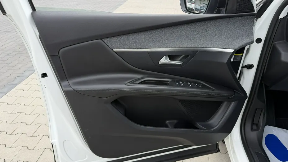PEUGEOT 3008 -