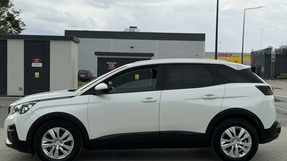 PEUGEOT 3008 -