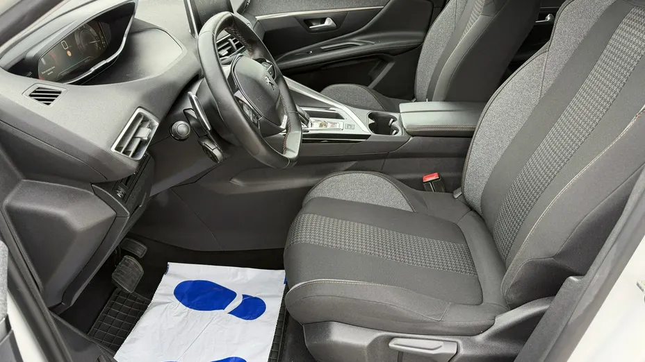 PEUGEOT 3008 -