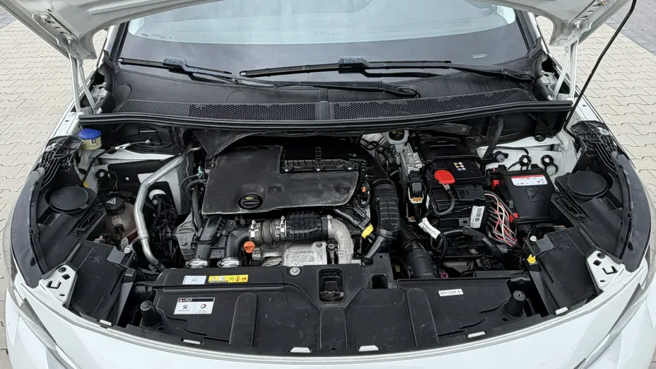 PEUGEOT 3008 -