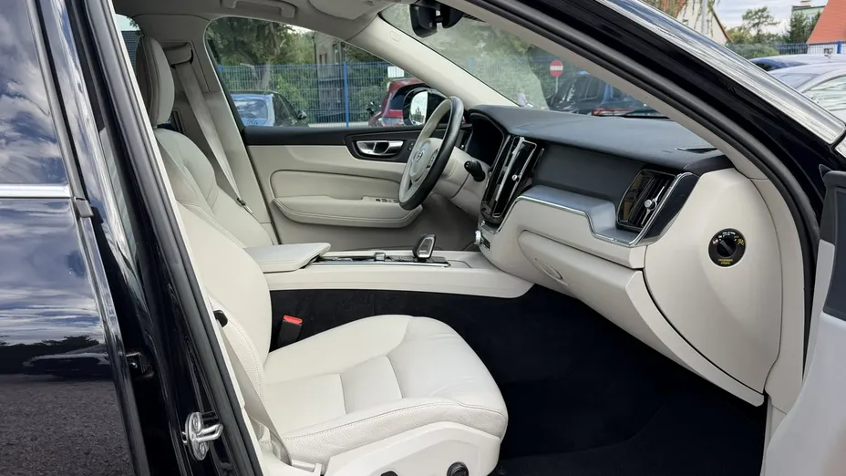 VOLVO XC60 -