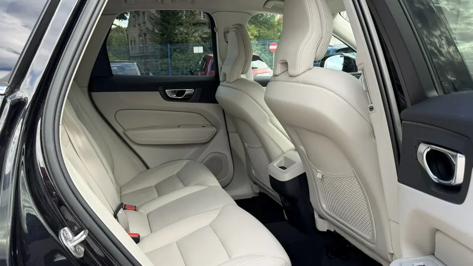 VOLVO XC60 -