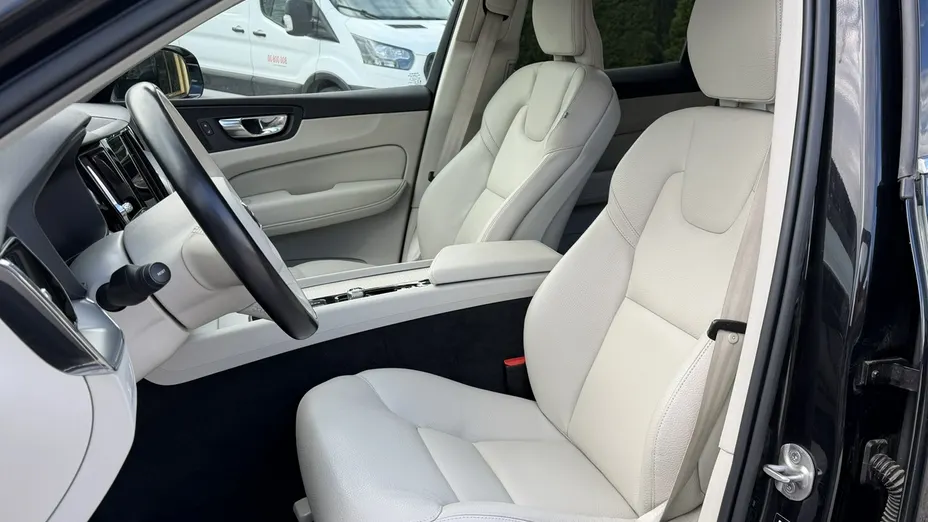 VOLVO XC60 -