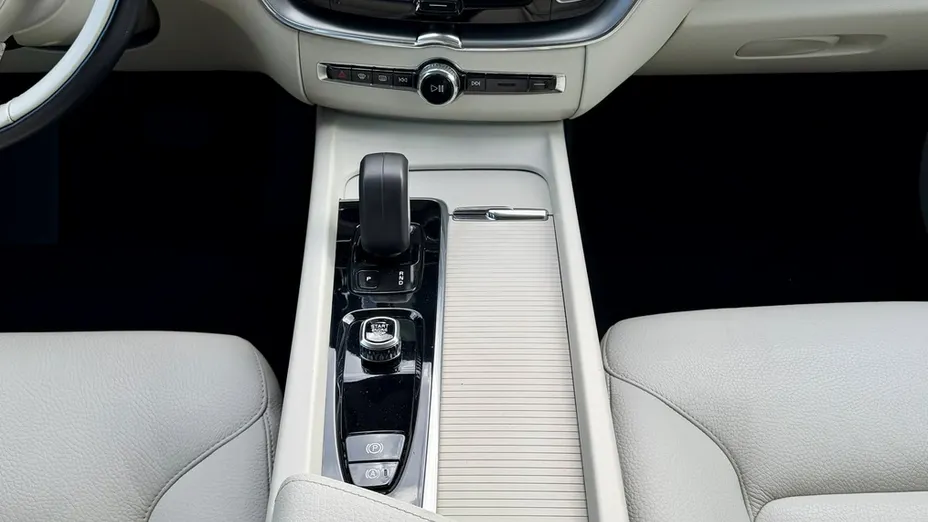 VOLVO XC60 -