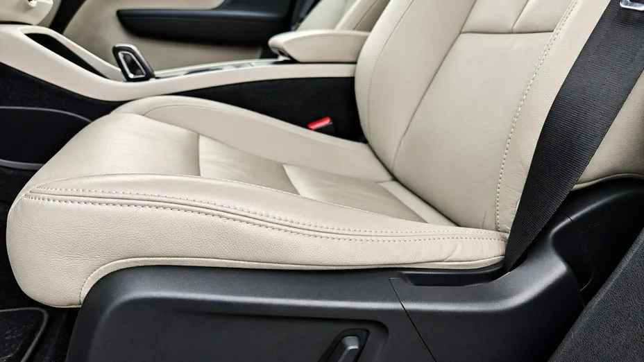 VOLVO XC40 -