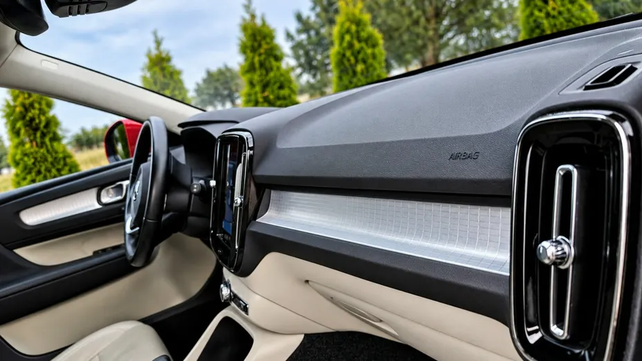 VOLVO XC40 -
