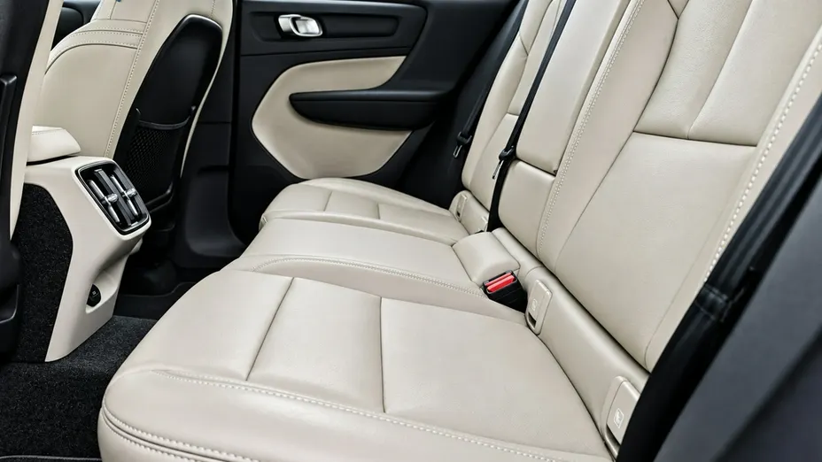 VOLVO XC40 -